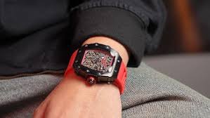 Luxury Skeleton Mechanical Watch – Stylish Red & Black Men’s Wristwatch
